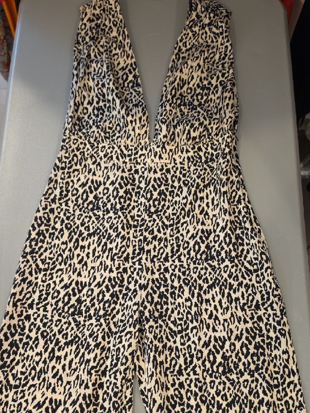 Tucker Leopard Print Deep-V Jumpsuit in Cream & Black 100% silk size S EUC - Picture 8 of 11